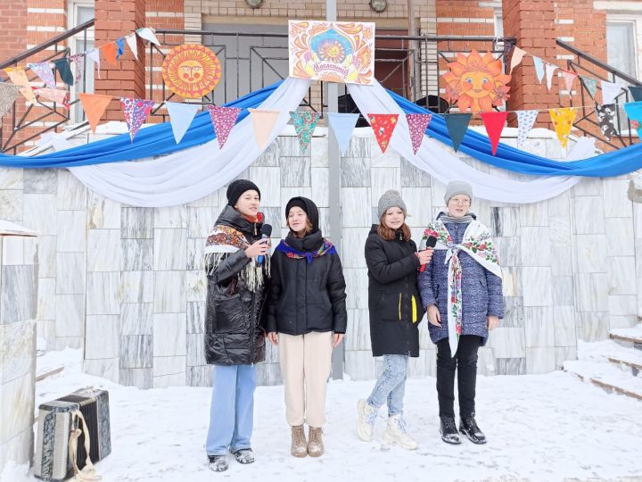 В чистопольской школе отпраздновали Масленицу (фоторепортаж)