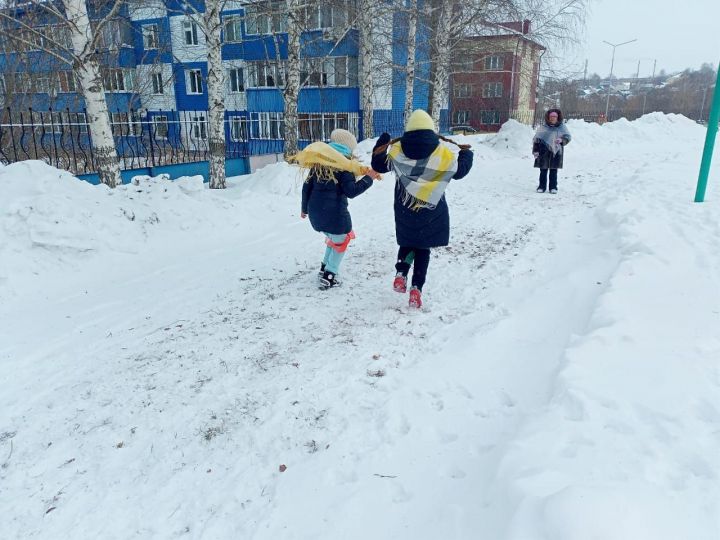 В чистопольской школе отпраздновали Масленицу (фоторепортаж)