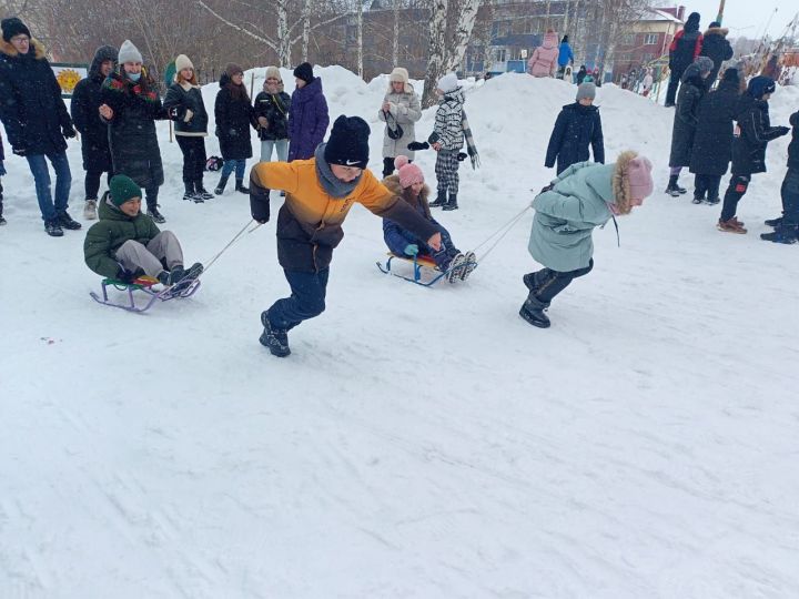 В чистопольской школе отпраздновали Масленицу (фоторепортаж)