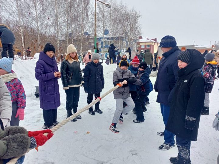 В чистопольской школе отпраздновали Масленицу (фоторепортаж)