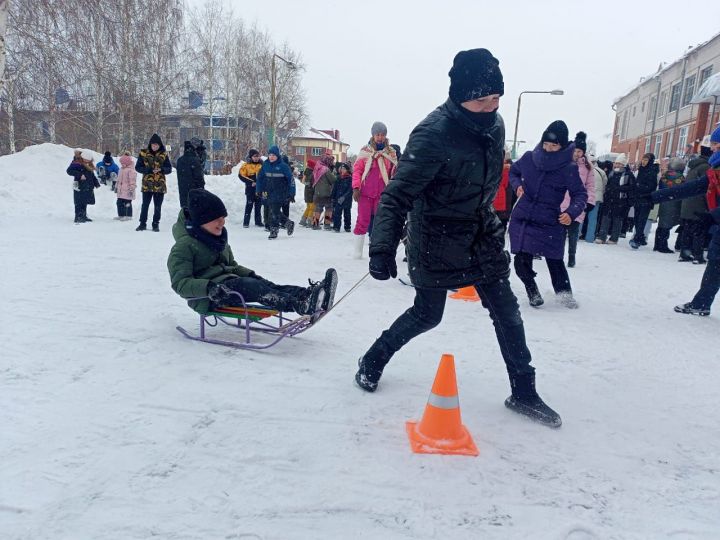 В чистопольской школе отпраздновали Масленицу (фоторепортаж)