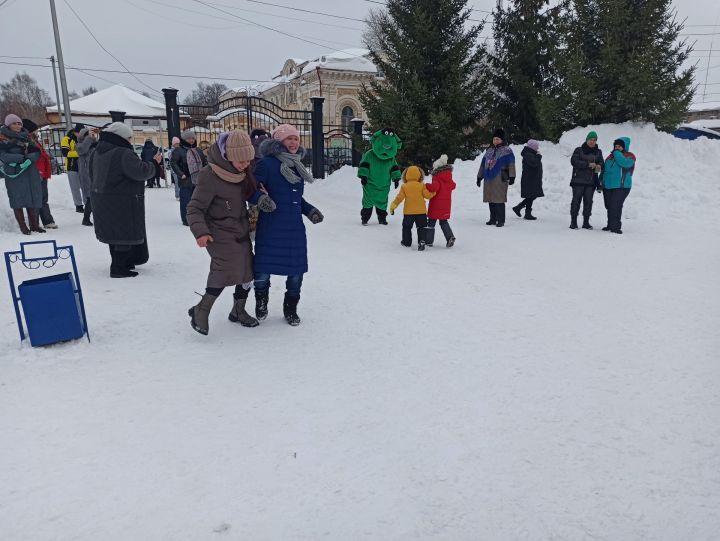 Как в Чистополе праздновали Масленицу (фоторепортаж)