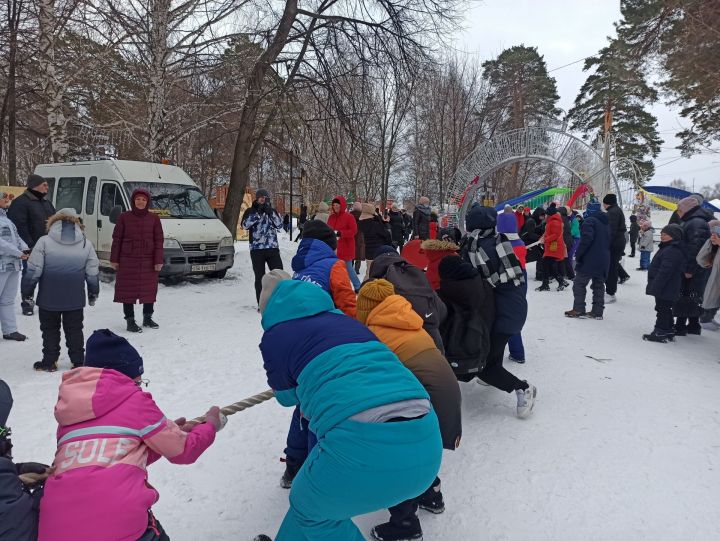 Как в Чистополе праздновали Масленицу (фоторепортаж)