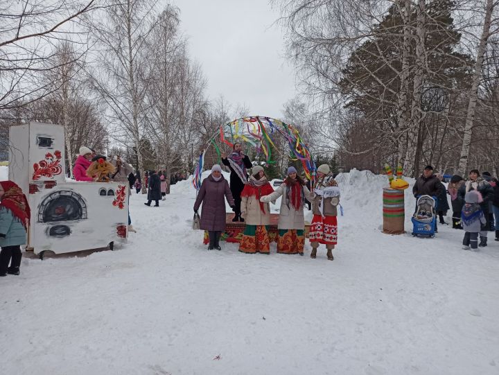 Как в Чистополе праздновали Масленицу (фоторепортаж)