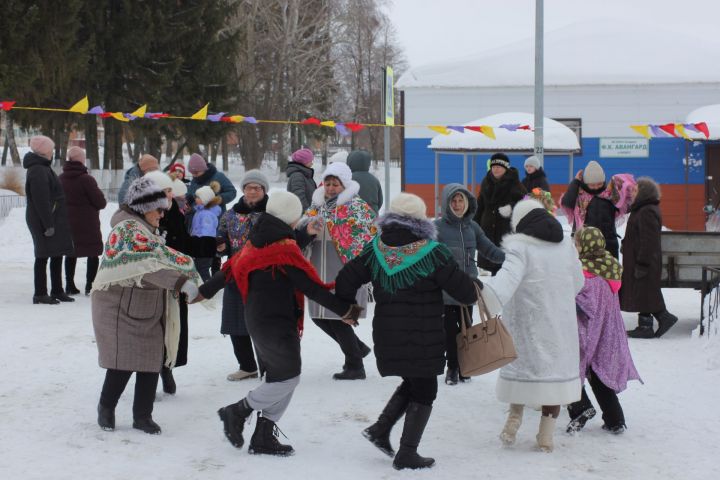 В поселке Юлдуз Чистопольского района состоялись праздничные гуляния «Масленица озорная, разудалая»