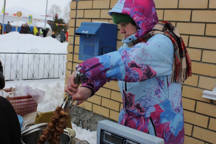 В поселке Юлдуз Чистопольского района состоялись праздничные гуляния «Масленица озорная, разудалая»