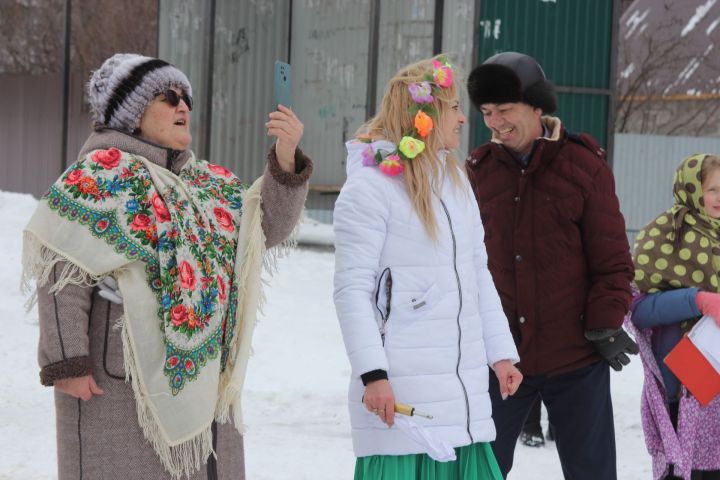 В поселке Юлдуз Чистопольского района состоялись праздничные гуляния «Масленица озорная, разудалая»