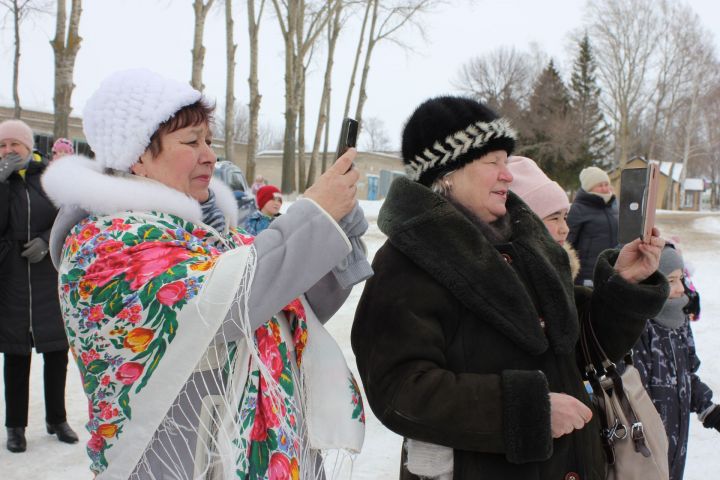 В поселке Юлдуз Чистопольского района состоялись праздничные гуляния «Масленица озорная, разудалая»