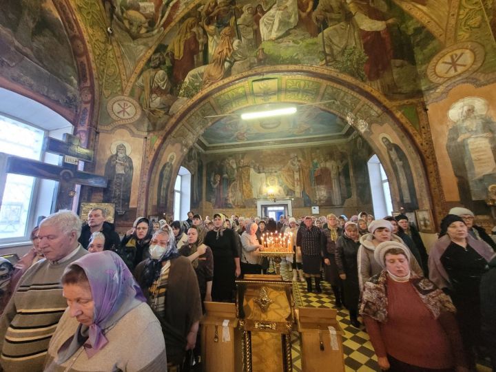 Настоятель чистопольского храма совершил праздничное богослужение