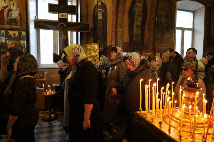 Настоятель чистопольского храма совершил праздничное богослужение