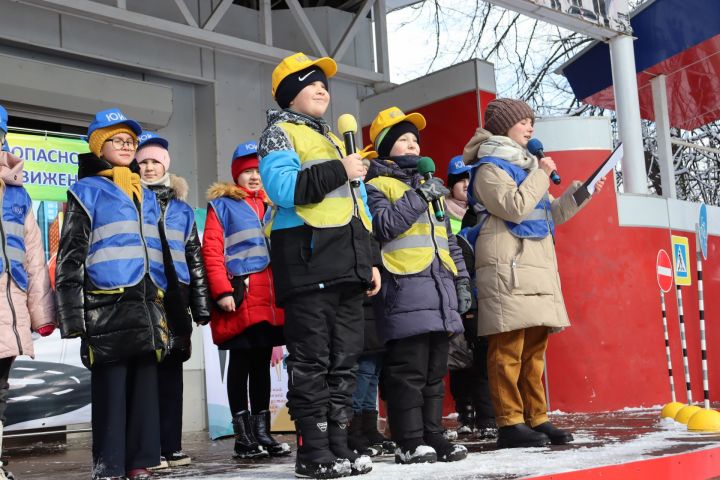 В день рождения отрядов ЮИД в Чистополе устроили праздник на свежем воздухе (фоторепортаж)