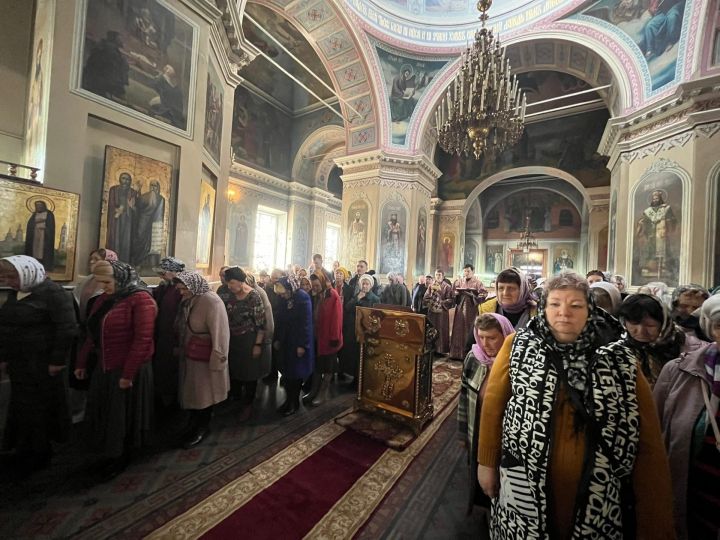 В чистопольском соборе в Великий Четверток совершена божественная литургия