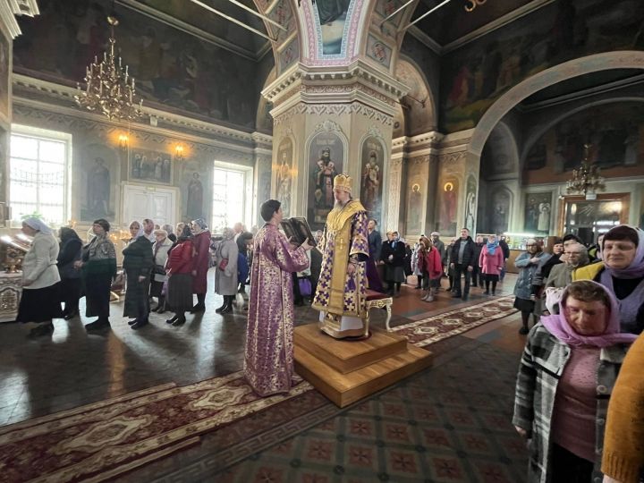 В чистопольском соборе в Великий Четверток совершена божественная литургия