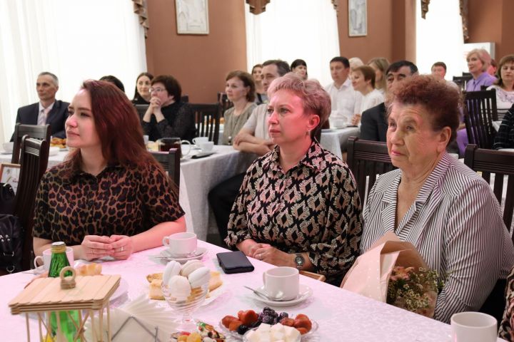 В Чистополе чествовали педагогические династии (фоторепортаж)