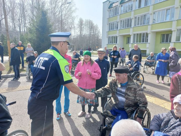 В чистопольском доме-интернате прошла акция «Стань заметней»