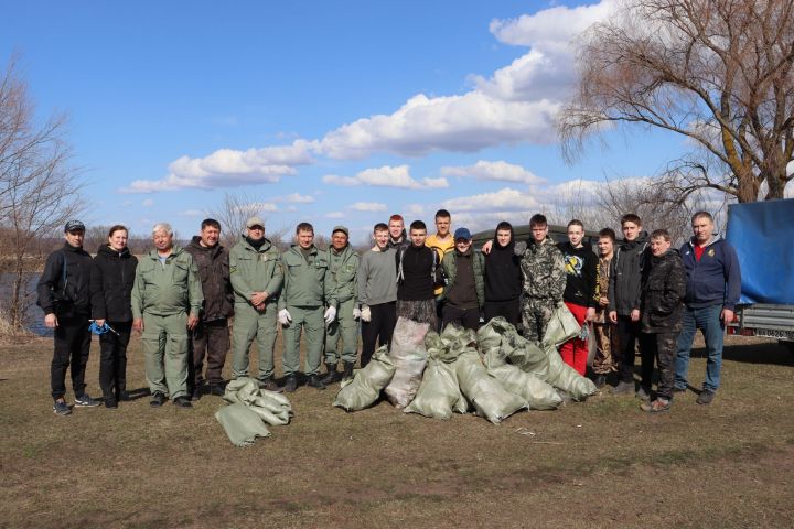 Более 15 мешков мусора собрали с территории чистопольского заказника