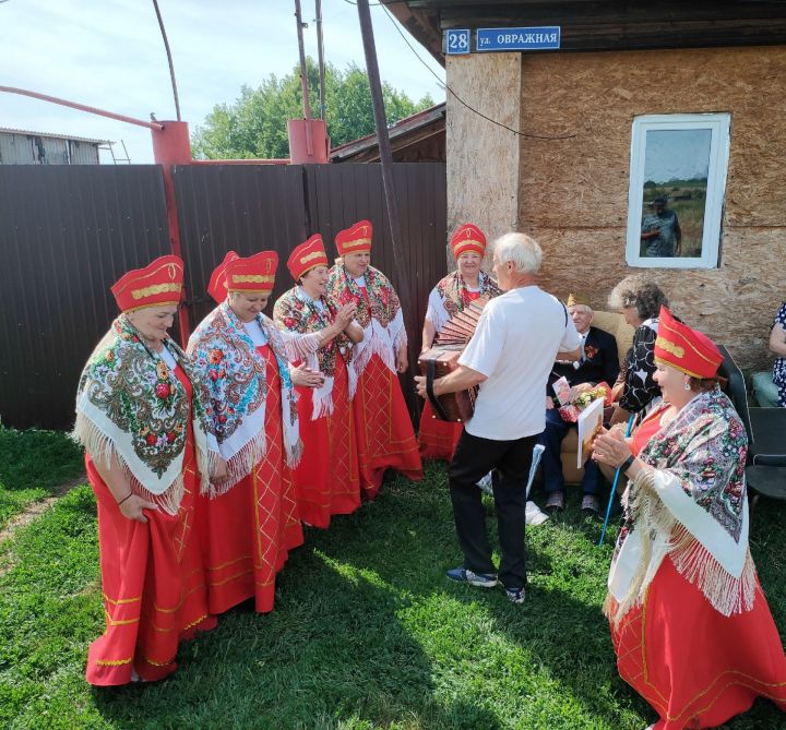 В Чистопольском районе поздравили с 90-летием труженика тыла Анатолия Карпова