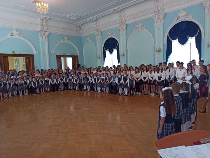 Для чистопольских выпускников прозвенел последний звонок