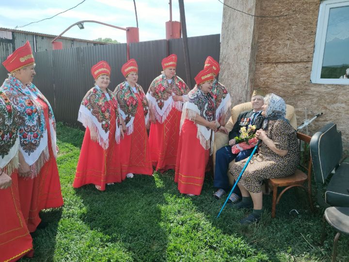 В Чистопольском районе поздравили с 90-летием труженика тыла Анатолия Карпова