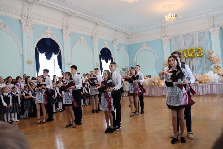 Для чистопольских выпускников прозвенел последний звонок