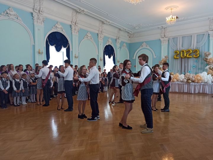 Для чистопольских выпускников прозвенел последний звонок