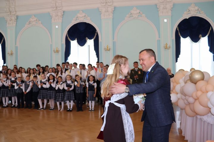 Для чистопольских выпускников прозвенел последний звонок