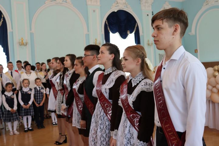 Для чистопольских выпускников прозвенел последний звонок