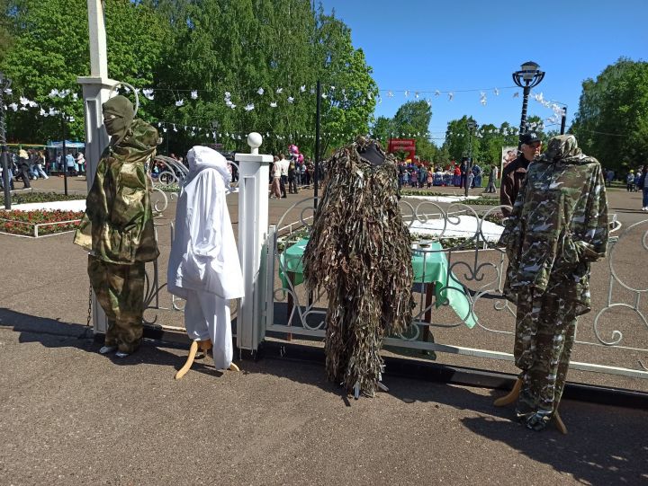 На митинге в День Победы отдельной колонной прошли волонтеры добровольческого движения «Чистополь-фронту»