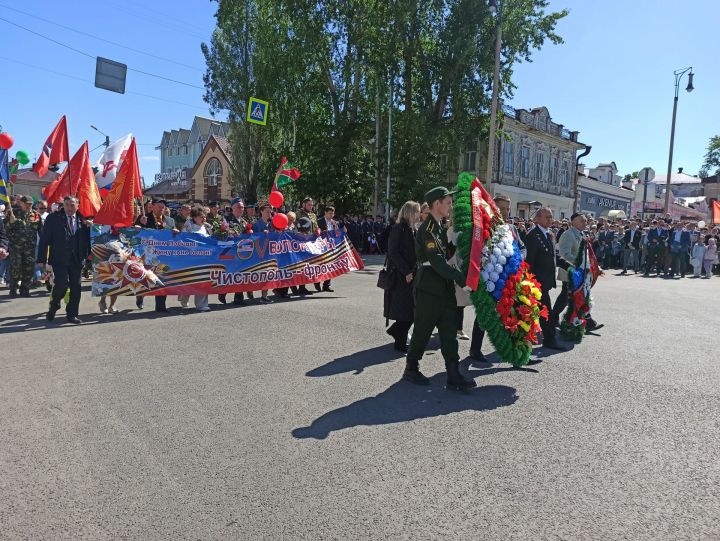 На митинге в День Победы отдельной колонной прошли волонтеры добровольческого движения «Чистополь-фронту»