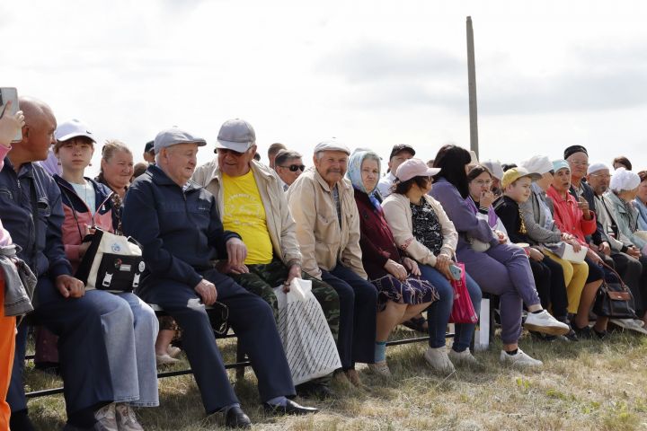 На чистопольском ипподроме состоялись конные скачки (фоторепортаж)