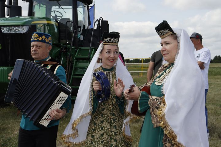 На чистопольском ипподроме состоялись конные скачки (фоторепортаж)