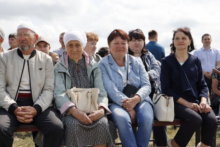 На чистопольском ипподроме состоялись конные скачки (фоторепортаж)