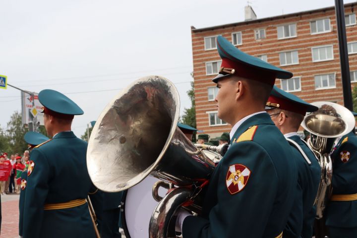 В Чистополе открыли памятник Герою России Игорю Груднову