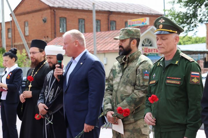 В День памяти и скорби в Чистополе состоялся митинг (фоторепортаж)