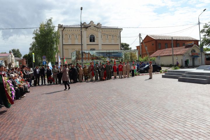 В День памяти и скорби в Чистополе состоялся митинг (фоторепортаж)