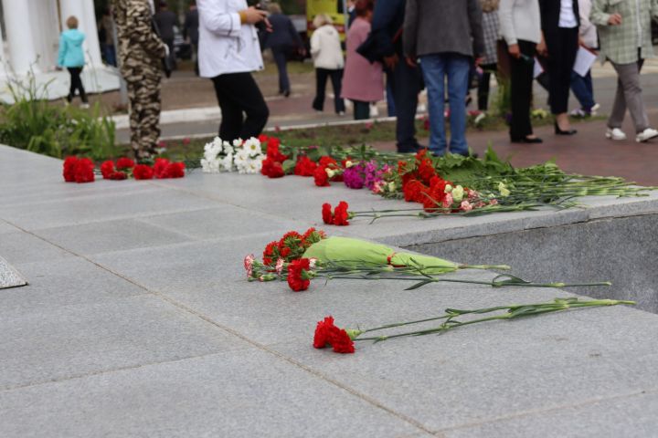 В День памяти и скорби в Чистополе состоялся митинг (фоторепортаж)