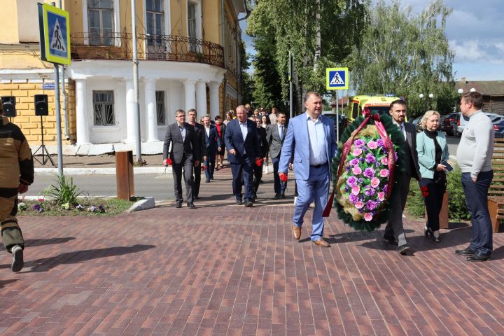 В День памяти и скорби в Чистополе состоялся митинг (фоторепортаж)