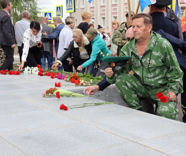 В День памяти и скорби в Чистополе состоялся митинг (фоторепортаж)