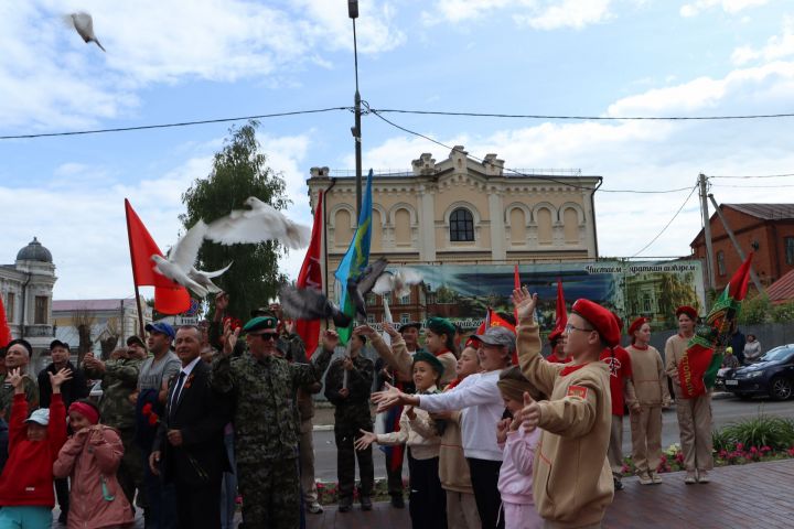 В День памяти и скорби в Чистополе состоялся митинг (фоторепортаж)