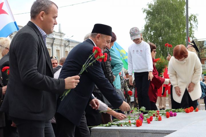 В День памяти и скорби в Чистополе состоялся митинг (фоторепортаж)