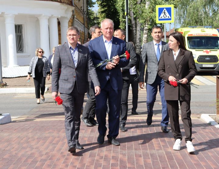 В День памяти и скорби в Чистополе состоялся митинг (фоторепортаж)