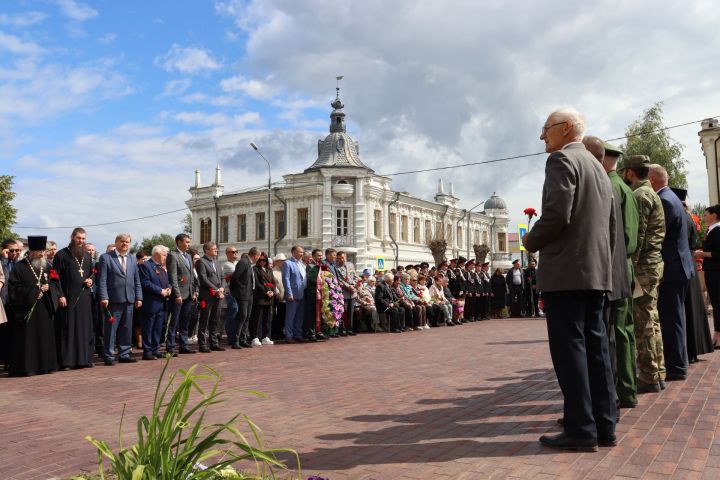 В День памяти и скорби в Чистополе состоялся митинг (фоторепортаж)