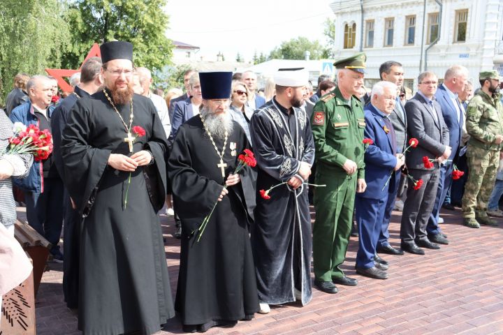 В День памяти и скорби в Чистополе состоялся митинг (фоторепортаж)