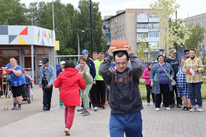 В Чистополе провели Сабантуй для людей с ограниченными возможностями здоровья (Фоторепортаж)