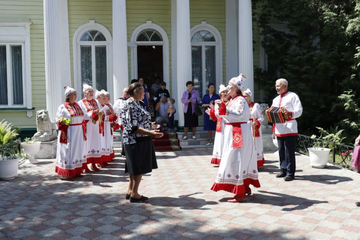 В Чистопольском Дворце бракосочетаний золотую свадьбу отметили супруги Петровы (Фоторепортаж)