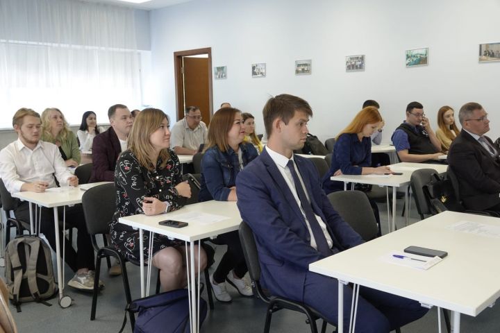 «Привлечение инвестиций как драйвер развития территории»: семинар для госслужащих открыла руководитель АИР РТ Талия Минуллина