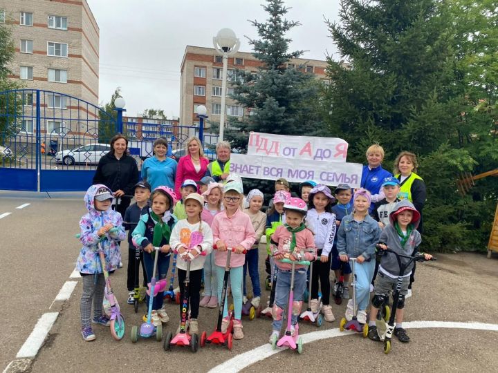 В Чистополе дети и взрослые соревновались на самокатах