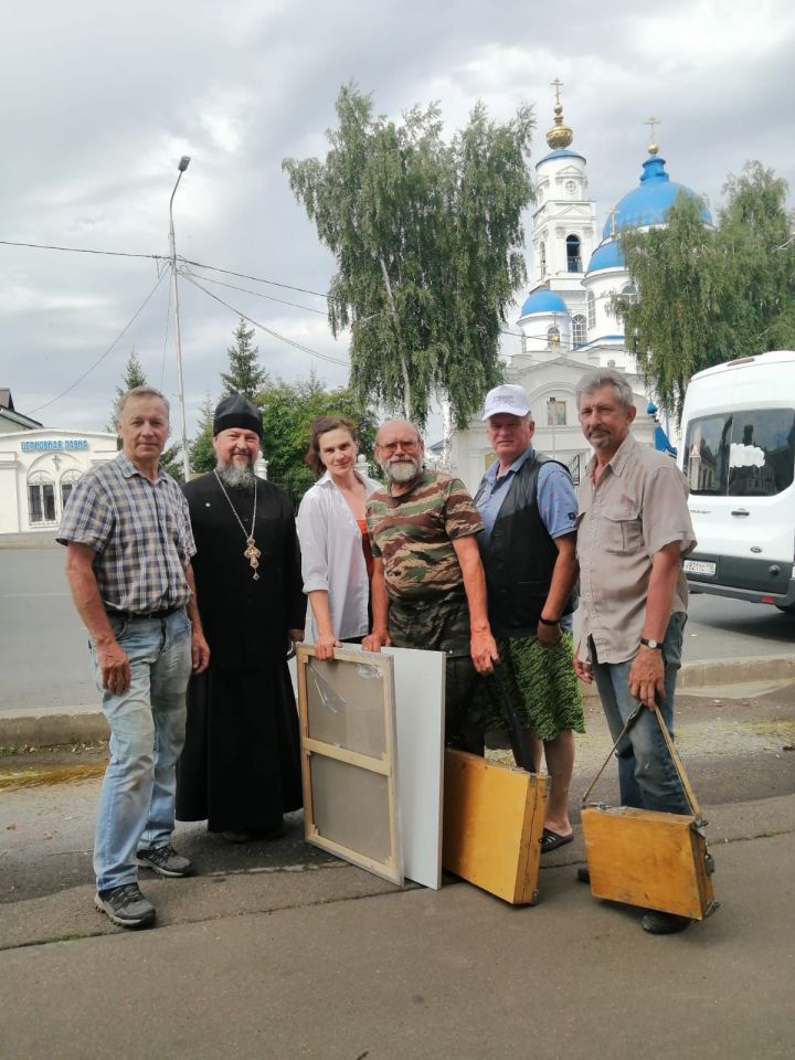 Живописцы из разных городов страны запечатлели на своих картинах старинные храмы Чистопольской епархии