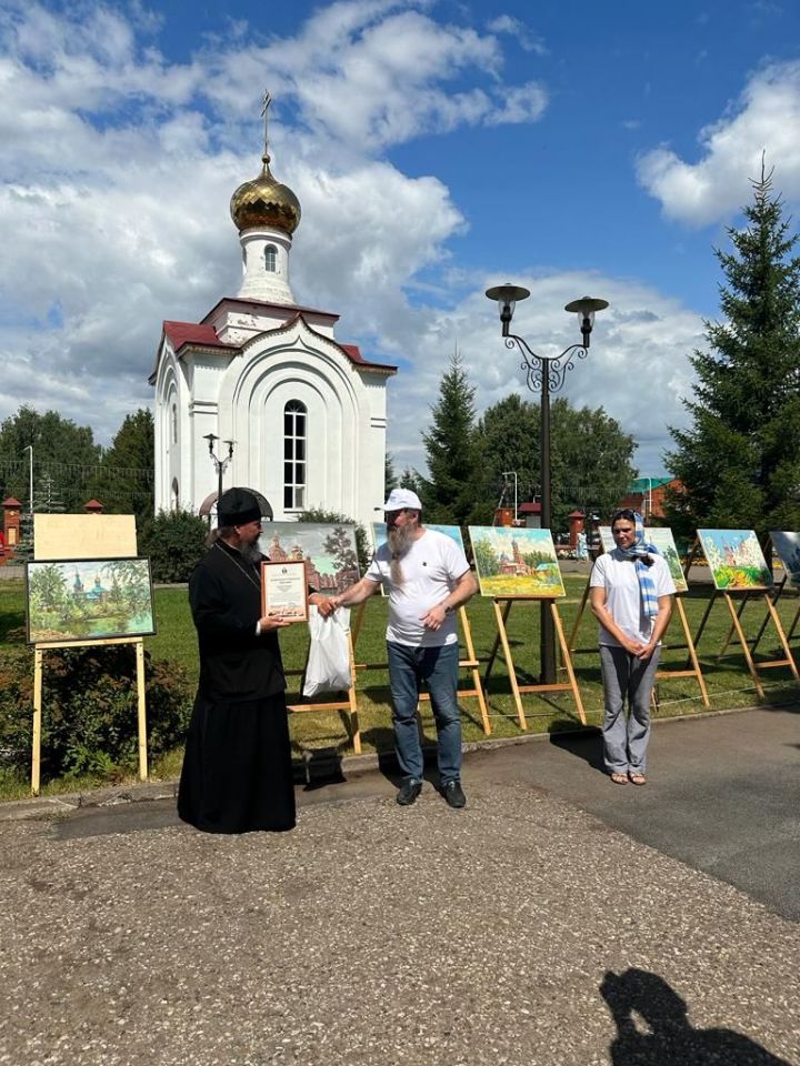 Живописцы из разных городов страны запечатлели на своих картинах старинные храмы Чистопольской епархии