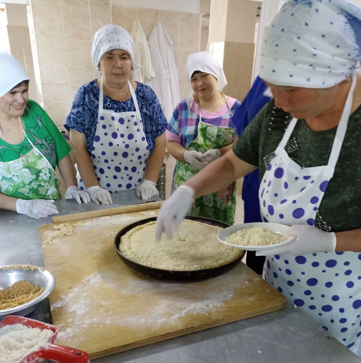 Подопечные чистопольского дома-интерната приготовили «Губадию»